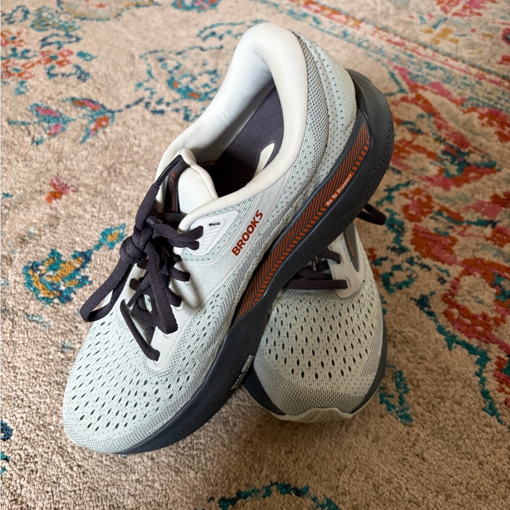 Brooks Adrenaline GTS Light Gray and Black Running Shoes